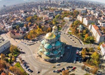 Ni España ni Italia: el país más barato de Europa para emigrar en 2025