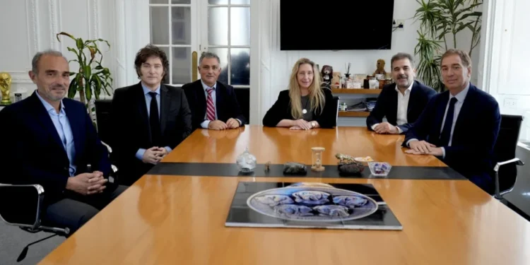 Dólar: Liquidaciones caen en octubre tras retenciones cero