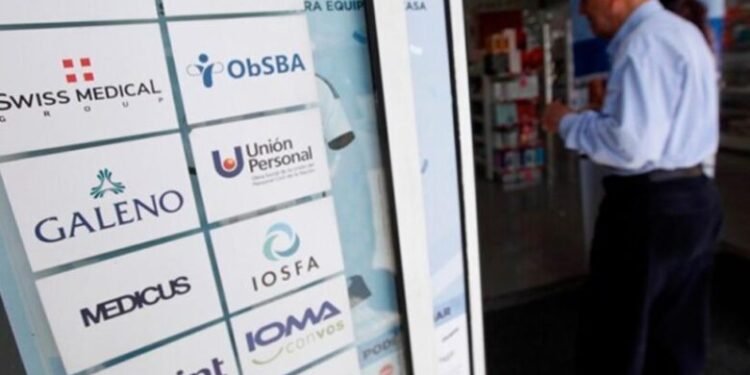 La crisis de las Prepagas: La desregulación total dispara las cuotas y expulsa a la clase media