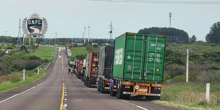 Tregua técnica: Acuerdan “canal verde” para perecederos en la frontera.