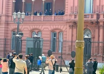 Festejo Austero: El Gobierno celebrará el aniversario con un acto cerrado y foco en los datos.