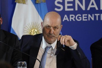 Sturzenegger solicita apoyo legislativo a dos gobernadores para ley de exportaciones