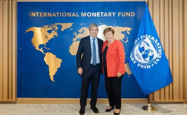 Reservas por $8.000 millones: la meta del FMI y el Banco Central.