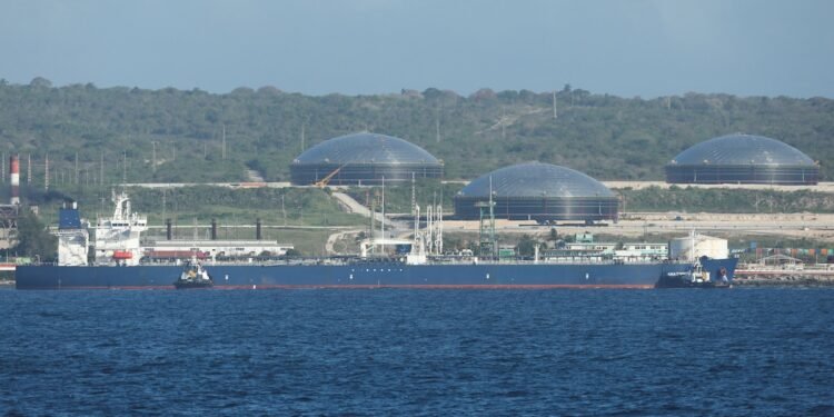 El precio del petróleo alcanza su máximo desde el inicio del conflicto en Medio Oriente; acciones estadounidenses se mantienen estables