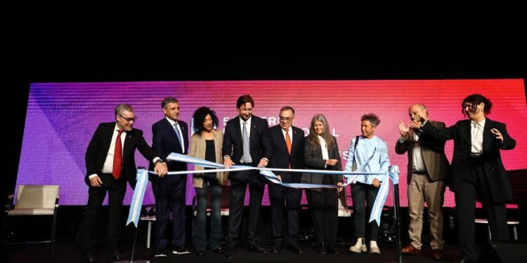 Pablo Avelluto analiza los abucheos a Leonardo Cifelli en la inauguración de la Feria del Libro: ‘Monopolio del autoritarismo’