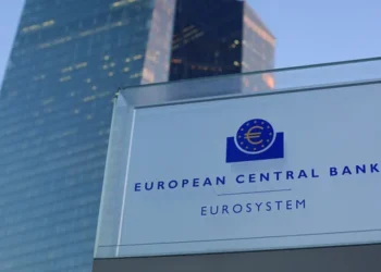 El Banco Central Europeo evalúa ajustar sus proyecciones de inflación ante tensiones en el crédito privado