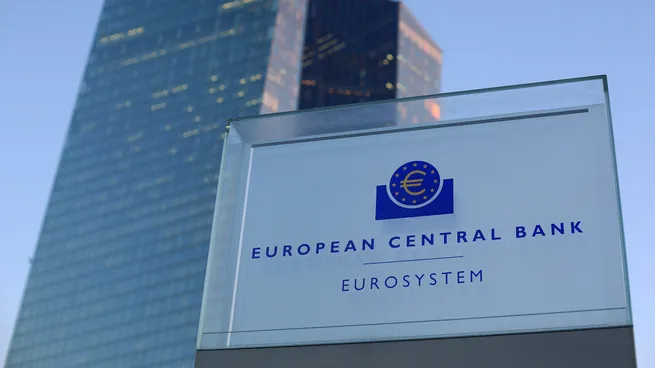 El Banco Central Europeo evalúa ajustar sus proyecciones de inflación ante tensiones en el crédito privado