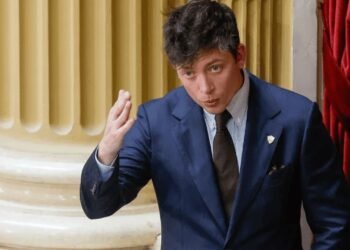 La Casa Blanca expresa a Santiago Caputo su inquietud por la incursión de China en los recursos estratégicos de Argentina