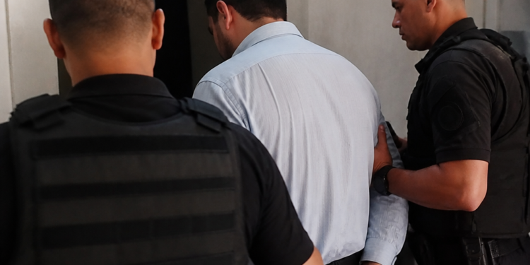 El director de una clínica de fecundación en Córdoba enfrenta cargos por trata de personas