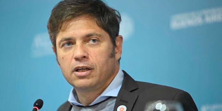 Kicillof se une a la marcha en defensa de la salud, pero recibe críticas por su propia gestión
