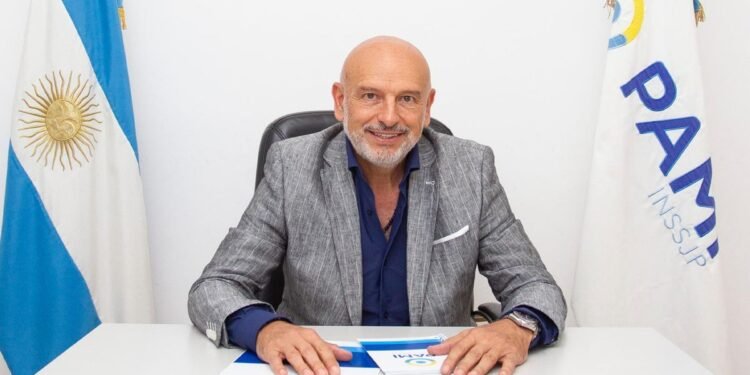 El director del PAMI asegura que la entidad enfrenta un estrés financiero pero no está en crisis