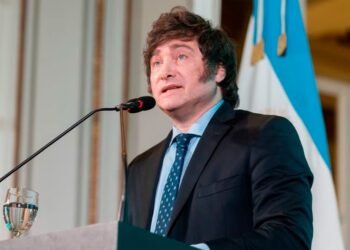 El Gobierno intenta desvincular la imagen de Javier Milei del escándalo de Manuel Adorni y centrarse en la economía