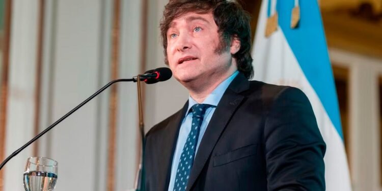 El Gobierno intenta desvincular la imagen de Javier Milei del escándalo de Manuel Adorni y centrarse en la economía