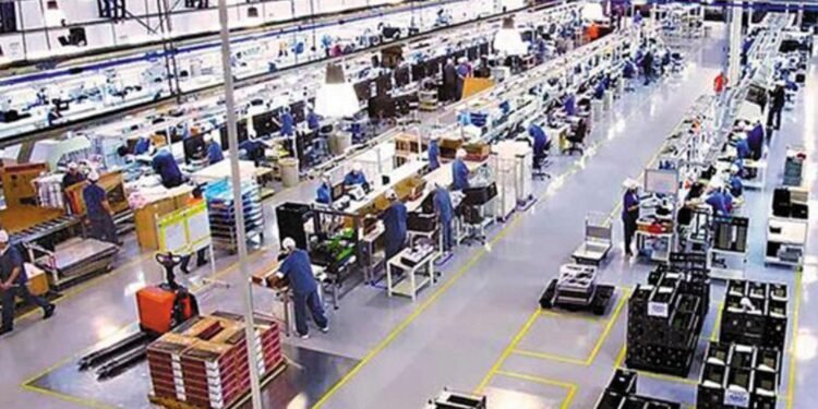 Crecimiento económico en la Ciudad impulsado por el sector financiero, aunque caen industria y comercio