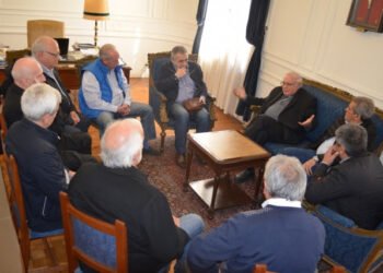 La Iglesia se reunió con líderes sindicales para debatir la crisis social