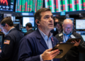 Aumento de acciones argentinas en Wall Street tras licitación del Tesoro; riesgo país desciende a 404 puntos