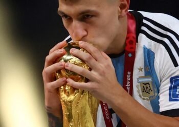 Lisandro Martínez se pronuncia tras la derrota en la final del Mundial: “La caída de los grandes es la felicidad de los mediocres”