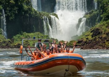 Accidente en Iguazú: antecedentes trágicos de la empresa y reactivación de las excursiones tras la muerte de un turista