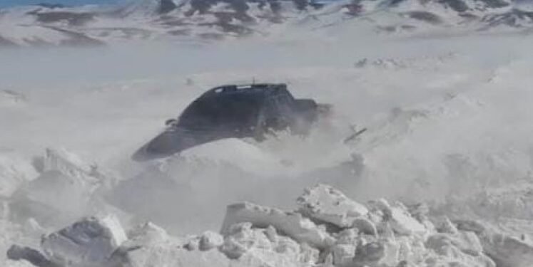 Cuatro mineros rescatados tras tres días atrapados bajo la nieve en Catamarca