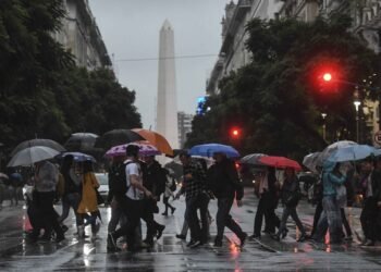 Lloviznas en el AMBA: pronósticos de tiempo y alertas por frío extremo