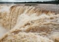 Cataratas del Iguazú enfrentan crecida histórica en medio de advertencias de tormentas severas