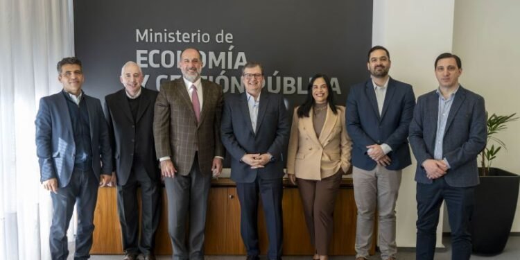 Investigan el viaje de un funcionario cordobés a China con su esposa: la oposición solicita más detalles