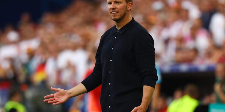 Indignación por la tensa entrevista que protagonizó el entrenador de Alemania con una periodista tras quedar afuera del Mundial ante Paraguay