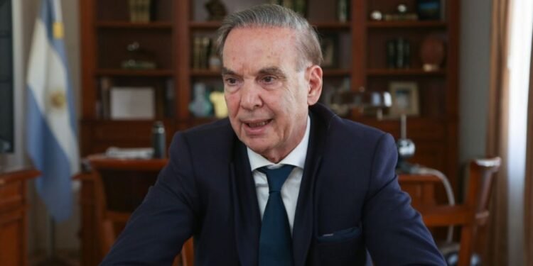 Dura crítica de Pichetto a Milei por la reforma del BCRA: “Le mienten a la sociedad”