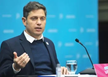 Kicillof critica a Milei por el uso de fondos provinciales como herramienta política