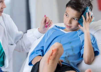 Accidente en la liga regional: juvenil requerido de urgencia tras golpe en la cabeza