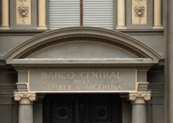El Gobierno avanza en garantizar la estabilidad financiera mientras la economía real enfrenta desafíos