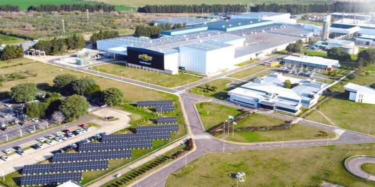 Retorno a la producción continua en planta automotriz argentina tras un año de ajustes