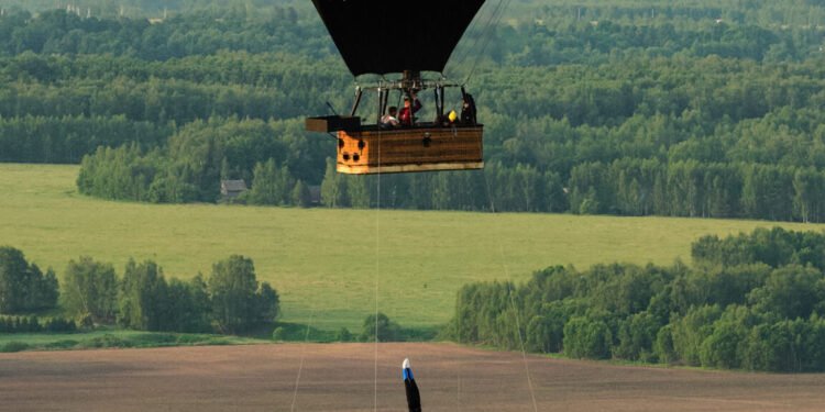 Un paracaidista ruso establece un récord mundial al saltar desde 11.551 metros