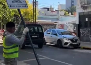 Detectan estacionamientos ilegales para personas con discapacidad en una misma cuadra