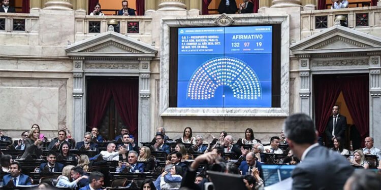 La Cámara de Diputados celebra una sesión para analizar reformas al Banco Central y al régimen de Inocencia Fiscal