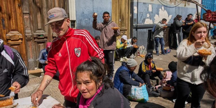 Sturzenegger enfatiza el contexto de los datos sobre pobreza y actividad económica