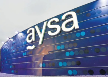 La venta de AySA se concretó en medio de serias controversias