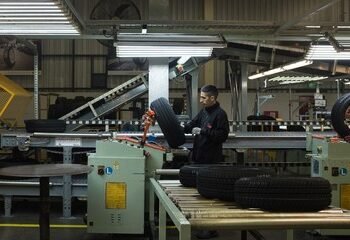 Crisis en el sector industrial argentino: cierre de fábricas y pérdida de 41 empleos por día en la provincia de Buenos Aires