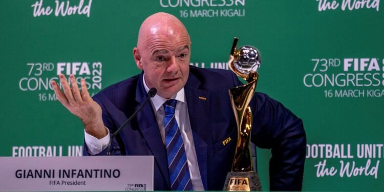 Solicitan investigar transferencias de la FIFA y el Sindicato de Camioneros a Chiqui Tapia