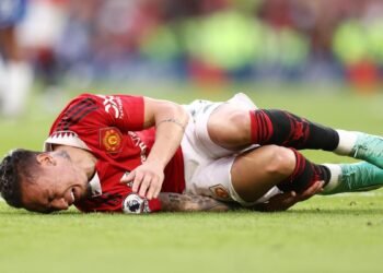 Controversia en Manchester United tras las críticas de Lisandro Martínez: reacciones del entrenador y leyendas del club