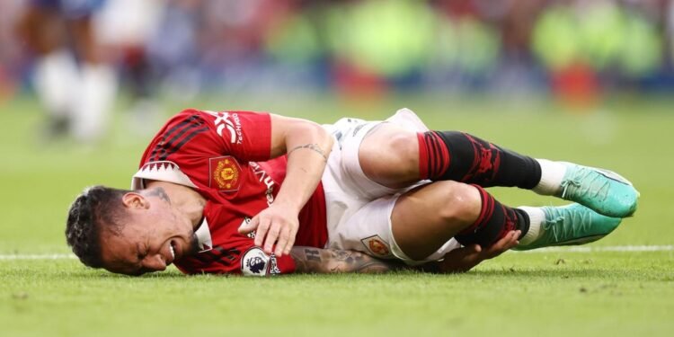 Controversia en Manchester United tras las críticas de Lisandro Martínez: reacciones del entrenador y leyendas del club